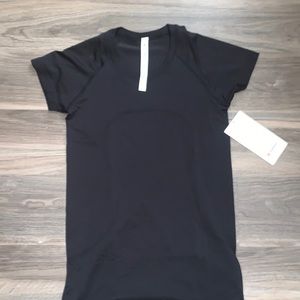 Black Lululemon Swiftly Tech Short Sleeve 2.0